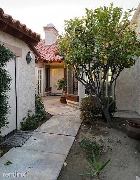 107 Avellino Cir - Photo 2 of 8