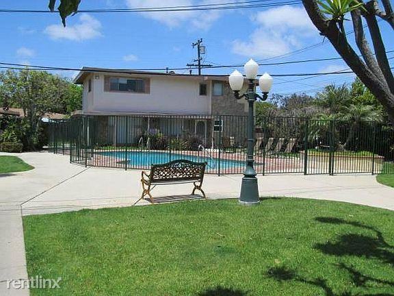 2233 Canyon Dr - Photo 2 of 20