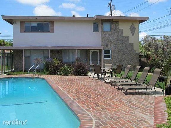 2233 Canyon Dr - Photo 3 of 20