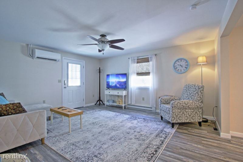 123 123 A South Railroad St 4 - Photo 3 of 17