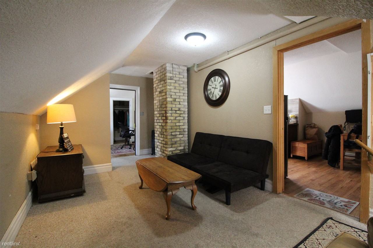 2977 N Downer Ave - Photo 3 of 12