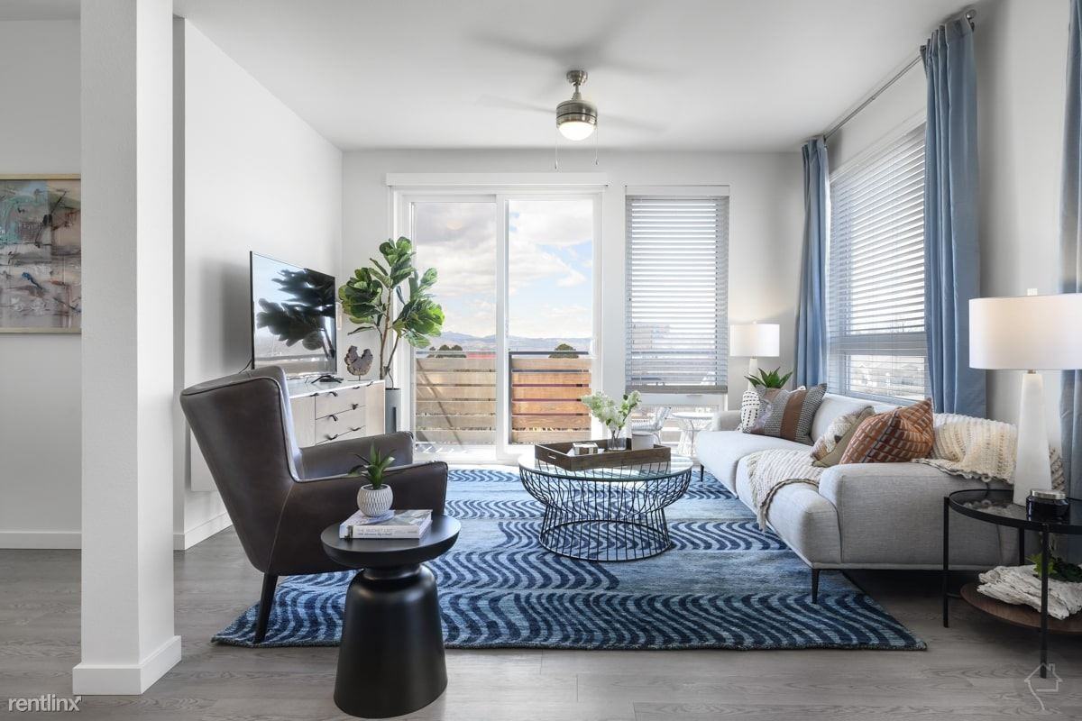 DECO - Photo 2 of 11