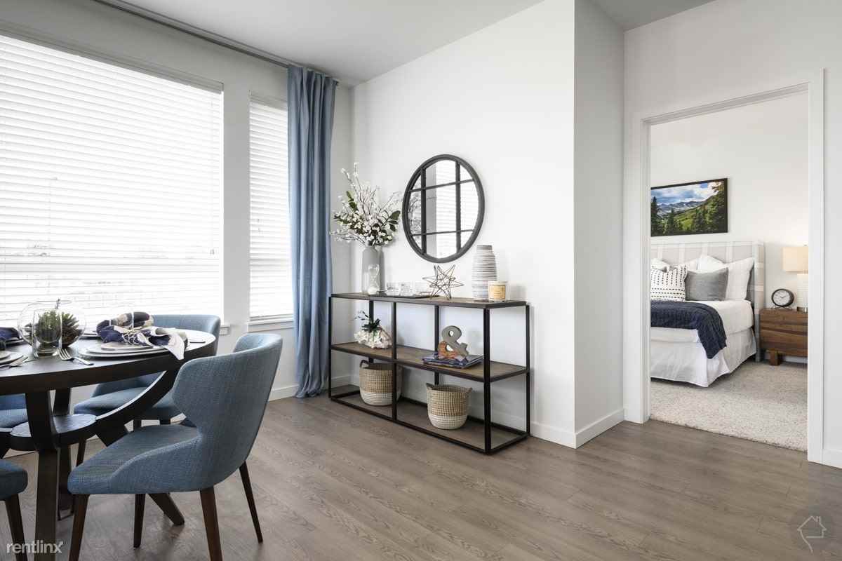 DECO - Photo 3 of 11