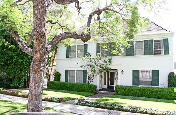 444 N Oakhurst Dr - Photo 3 of 10