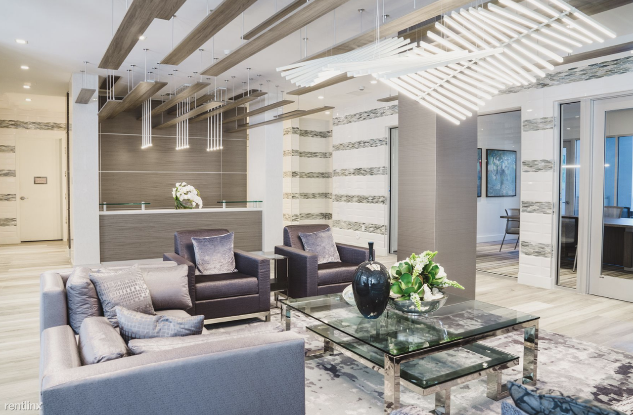 1010 NW 11th St - Photo 2 of 8