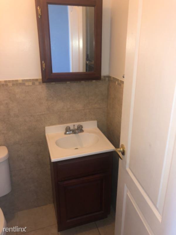 305 305 49th St 8 - Photo 3 of 8