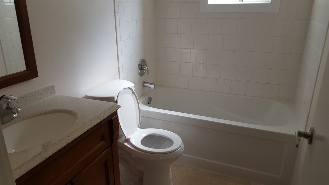 850 Esquimalt Ave - Photo 3 of 7