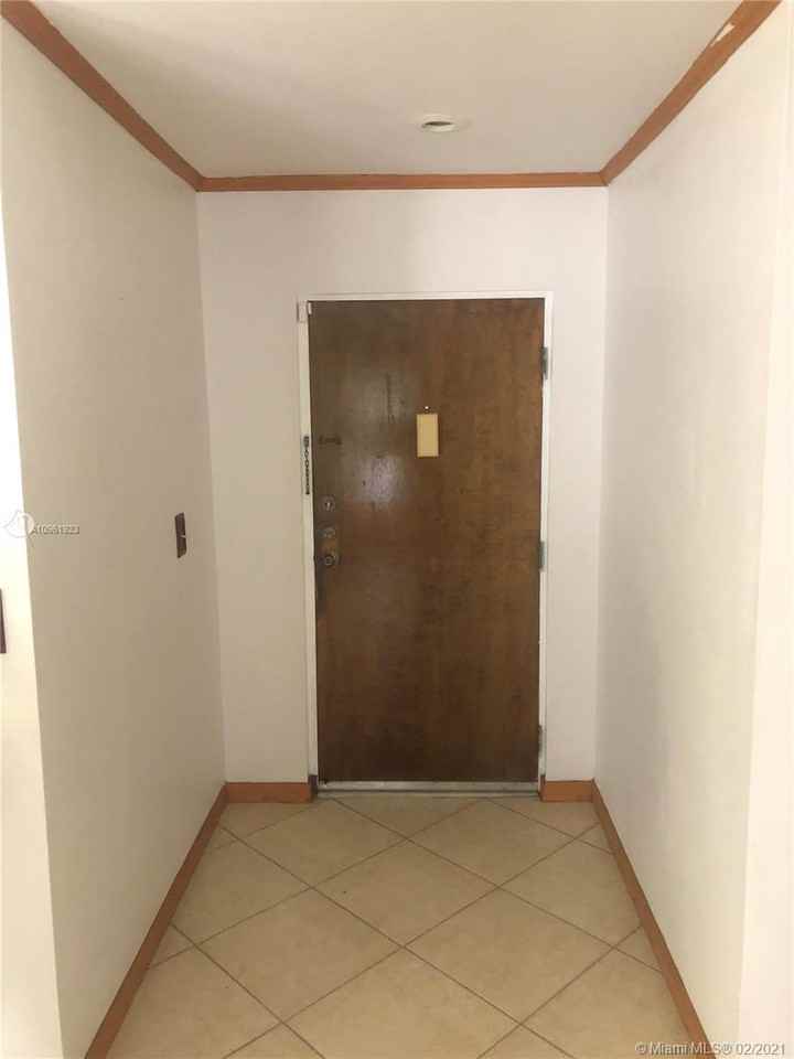 9070 Southwest 125th Avenue - Photo 2 of 16
