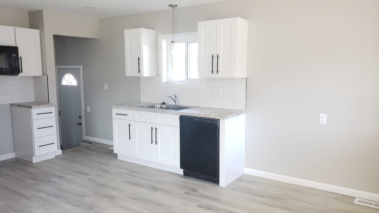 15161 Harrison St #1 - Photo 5 of 23