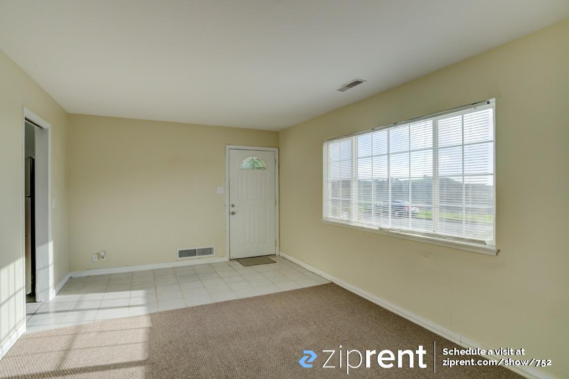 683 Lockhaven Dr - Photo 2 of 14