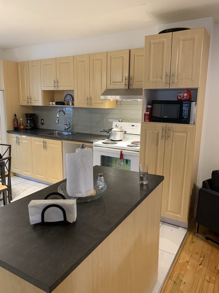 5299 Av Bourbonnière - Photo 2 of 9