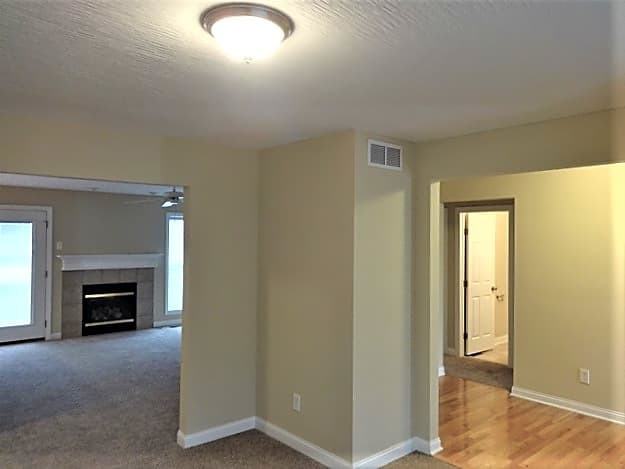 1310 Collins Ave - Photo 3 of 17