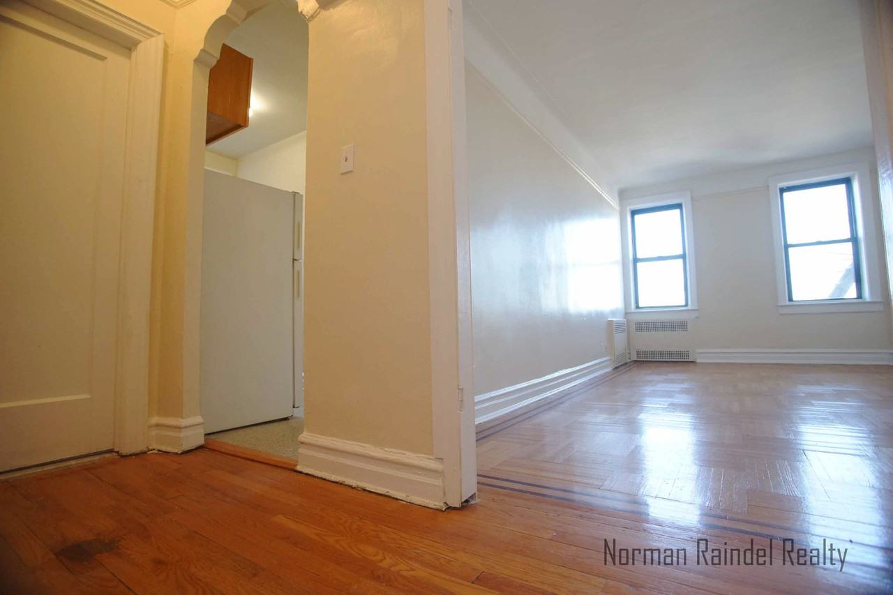 1053 East 13th Street F1 - Photo 2 of 30