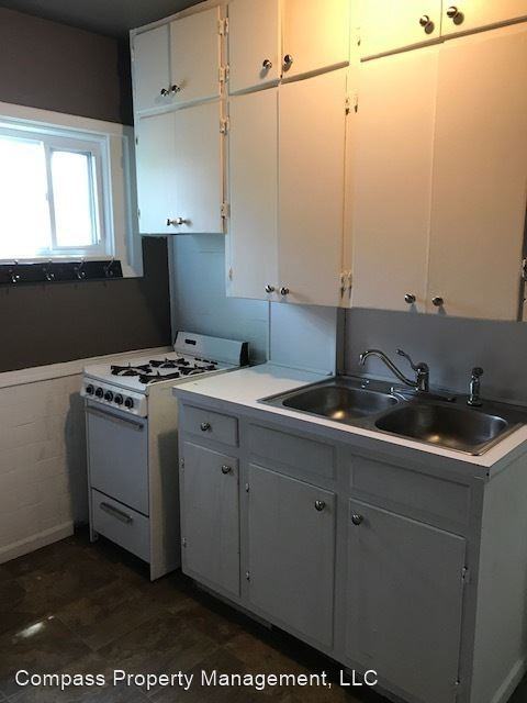 543 Shamrock St SW - Photo 3 of 12