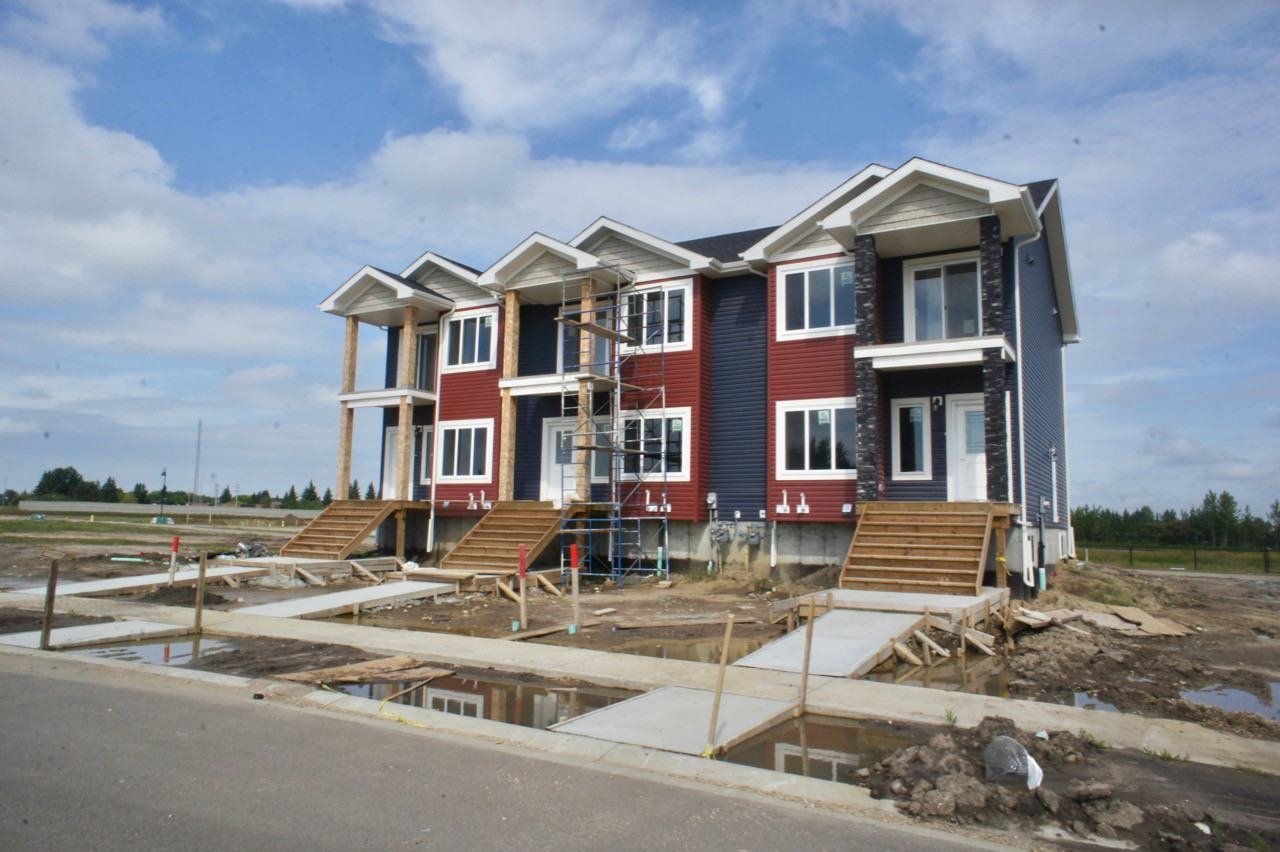 4616 50 Ave - Photo 2 of 12