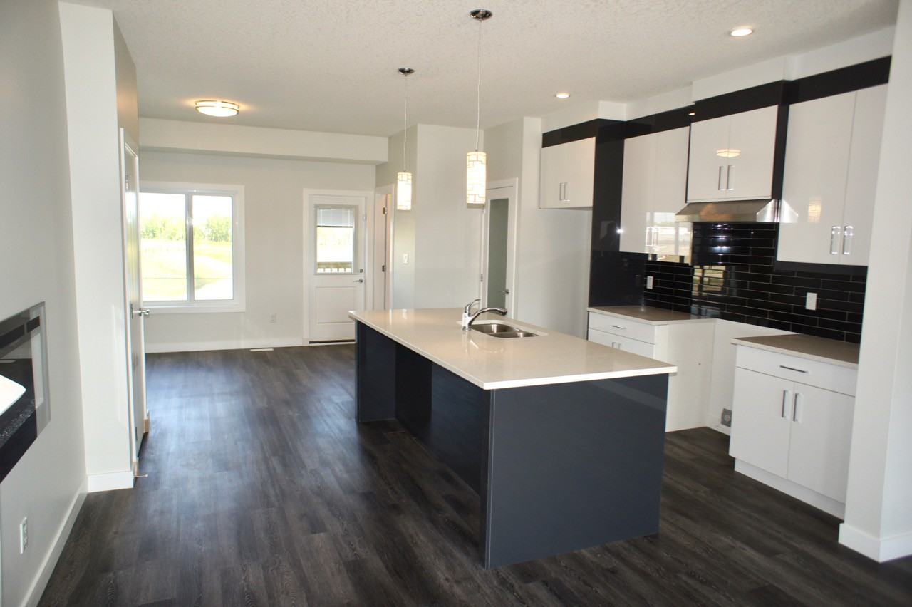 4616 50 Ave - Photo 3 of 12