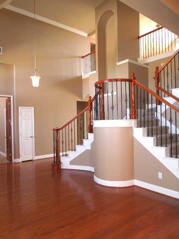 2310 Shoal Creek Ln - Photo 3 of 26