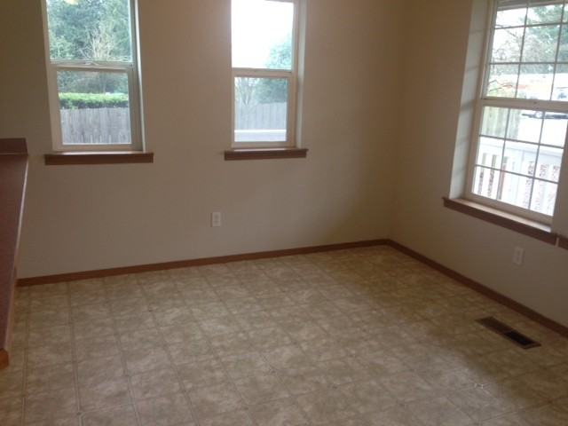 328 Wichman St S - Photo 3 of 12