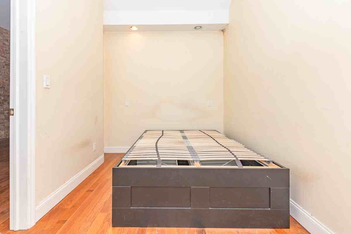 255 Troy Ave #1R - Photo 3 of 8