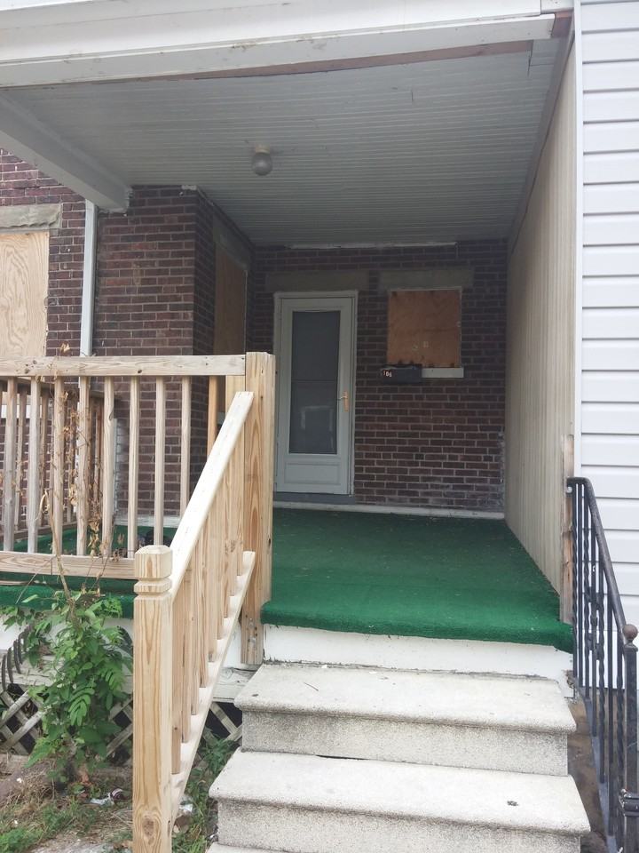 106 W 27th St - Photo 2 of 7