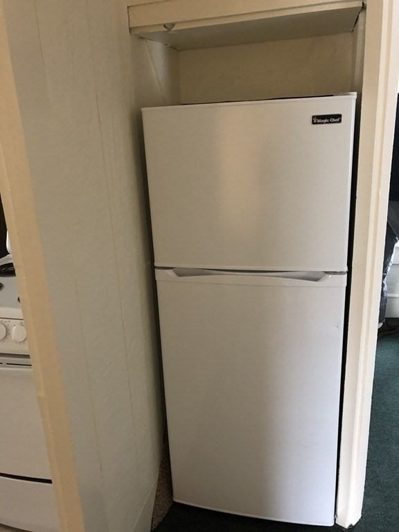 918 Main St - Photo 2 of 8