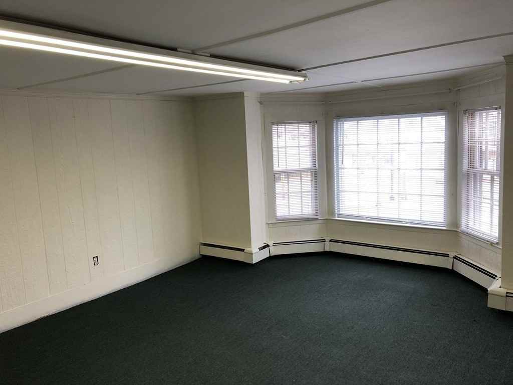 918 Main St - Photo 3 of 8