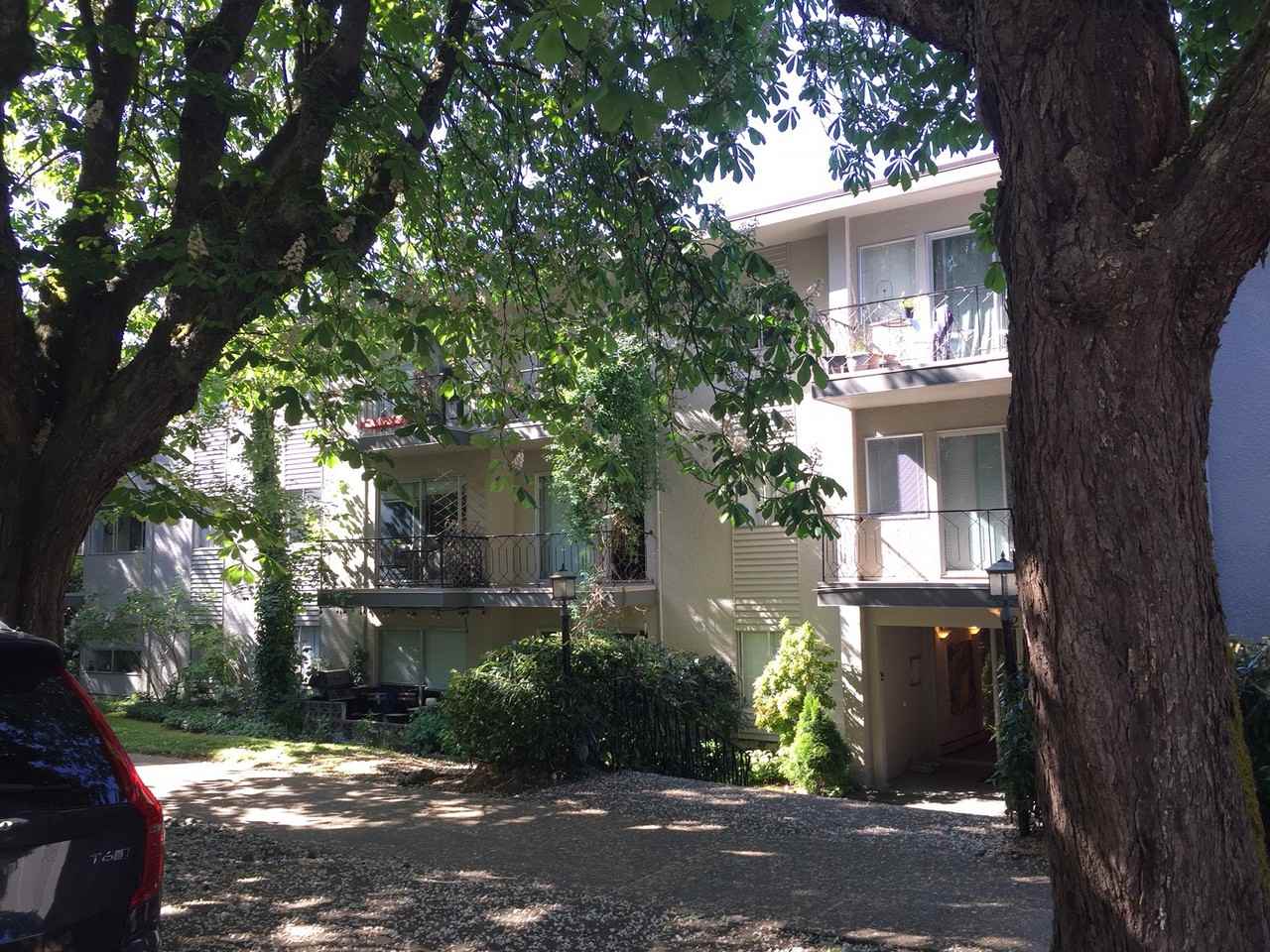 Royal View Manor - Photo 3 of 3