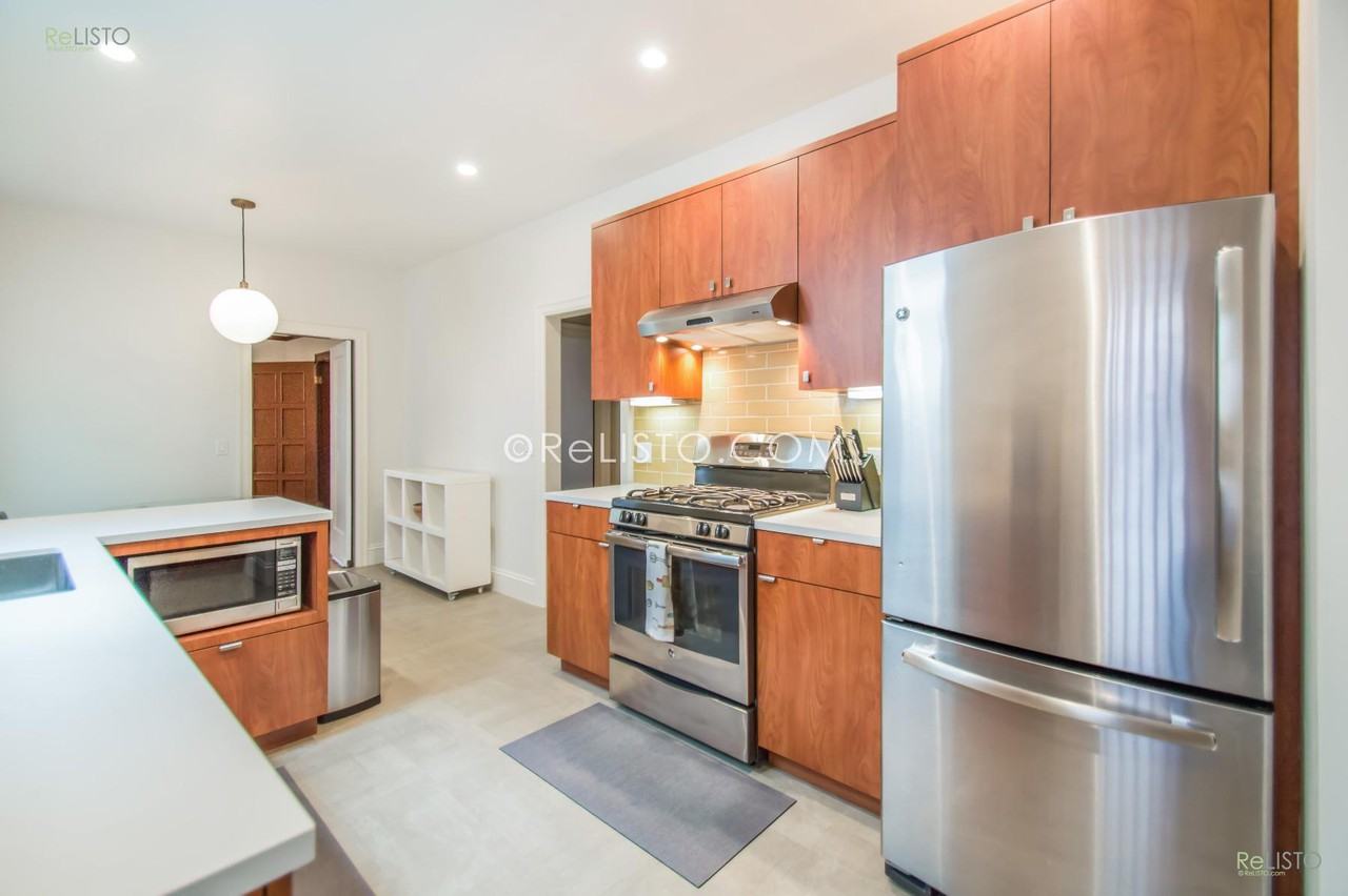 121 Eureka St - Photo 3 of 21