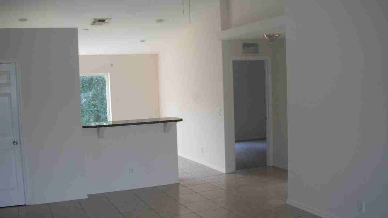 119 Zenith Cir - Photo 3 of 6