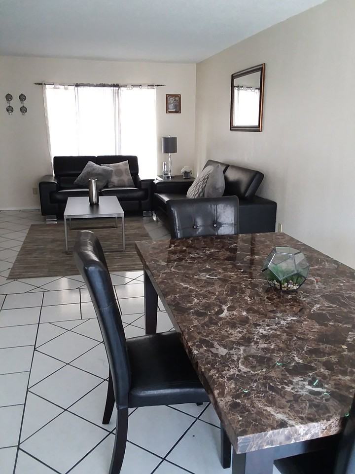 Amy Sue Townhouse - Photo 2 of 5