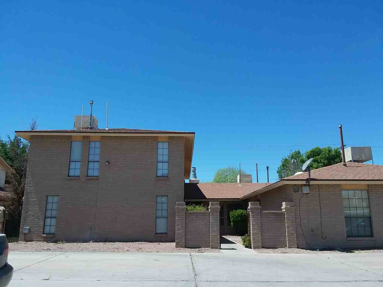 Amy Sue Townhouse - Photo 3 of 5