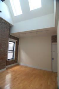 E 18th St #B4 - Photo 3 of 4