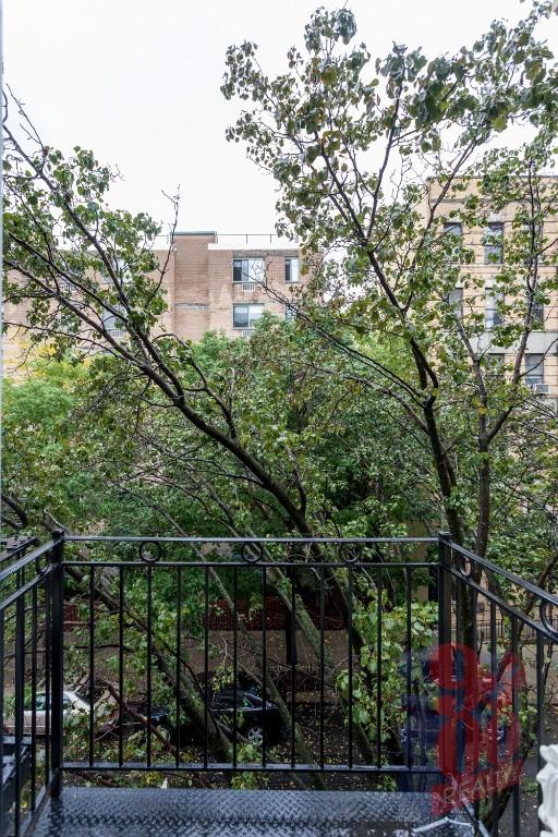 E 8th St #B2 - Photo 7 of 7