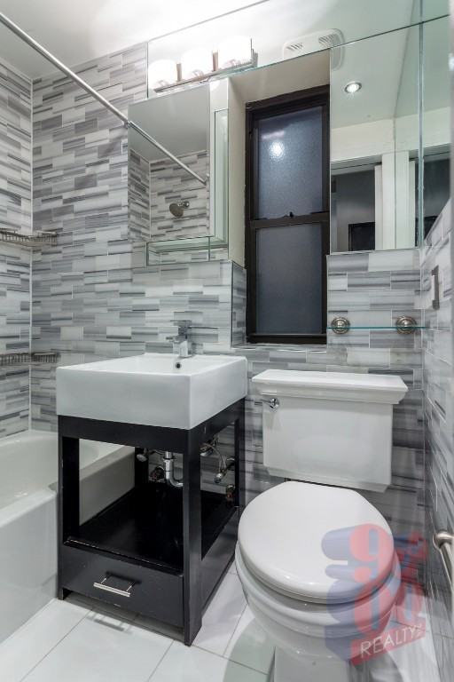 E 8th St #B2 - Photo 6 of 7