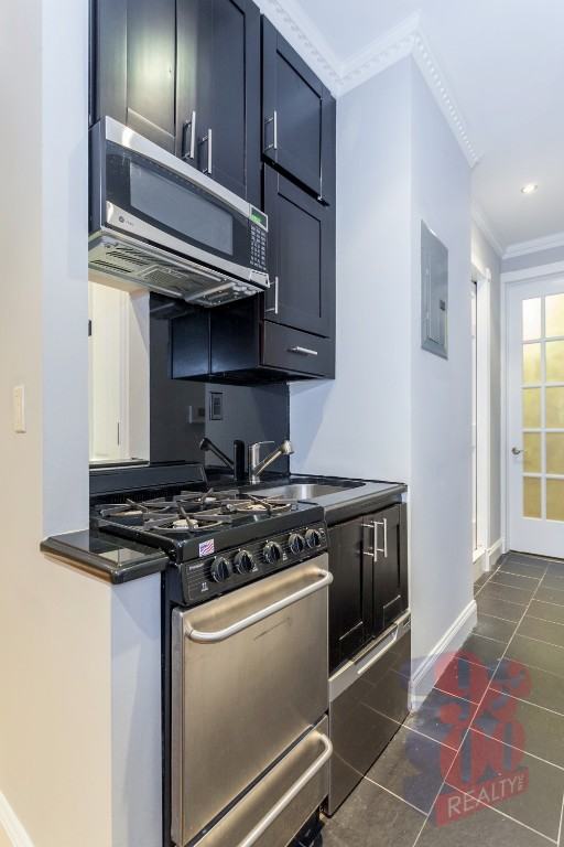 E 8th St #B2 - Photo 2 of 7