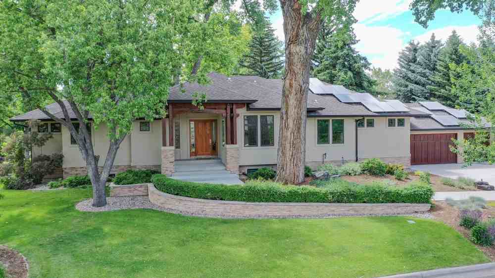 7253 Lacey Ct - Photo 3 of 50