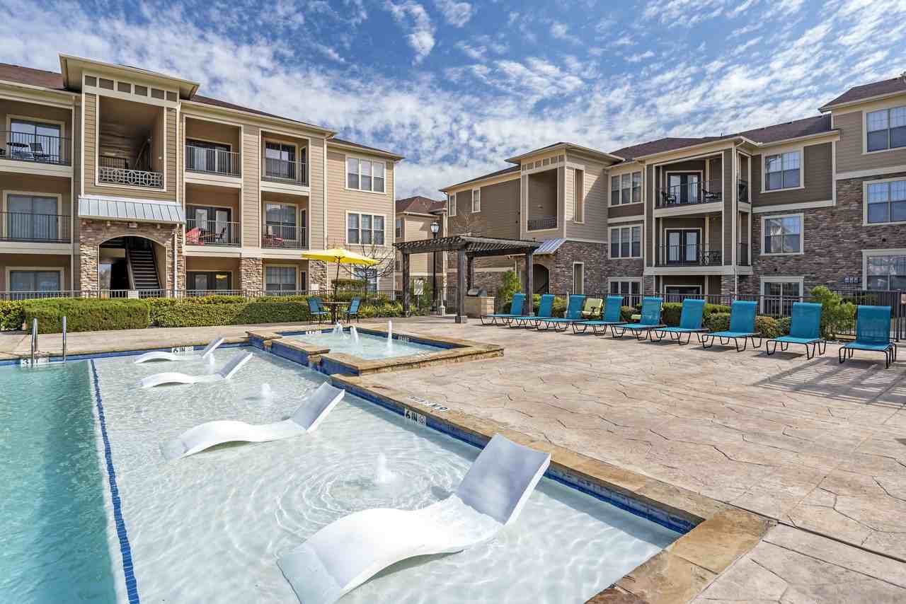 Riverside Villas - Photo 5 of 39