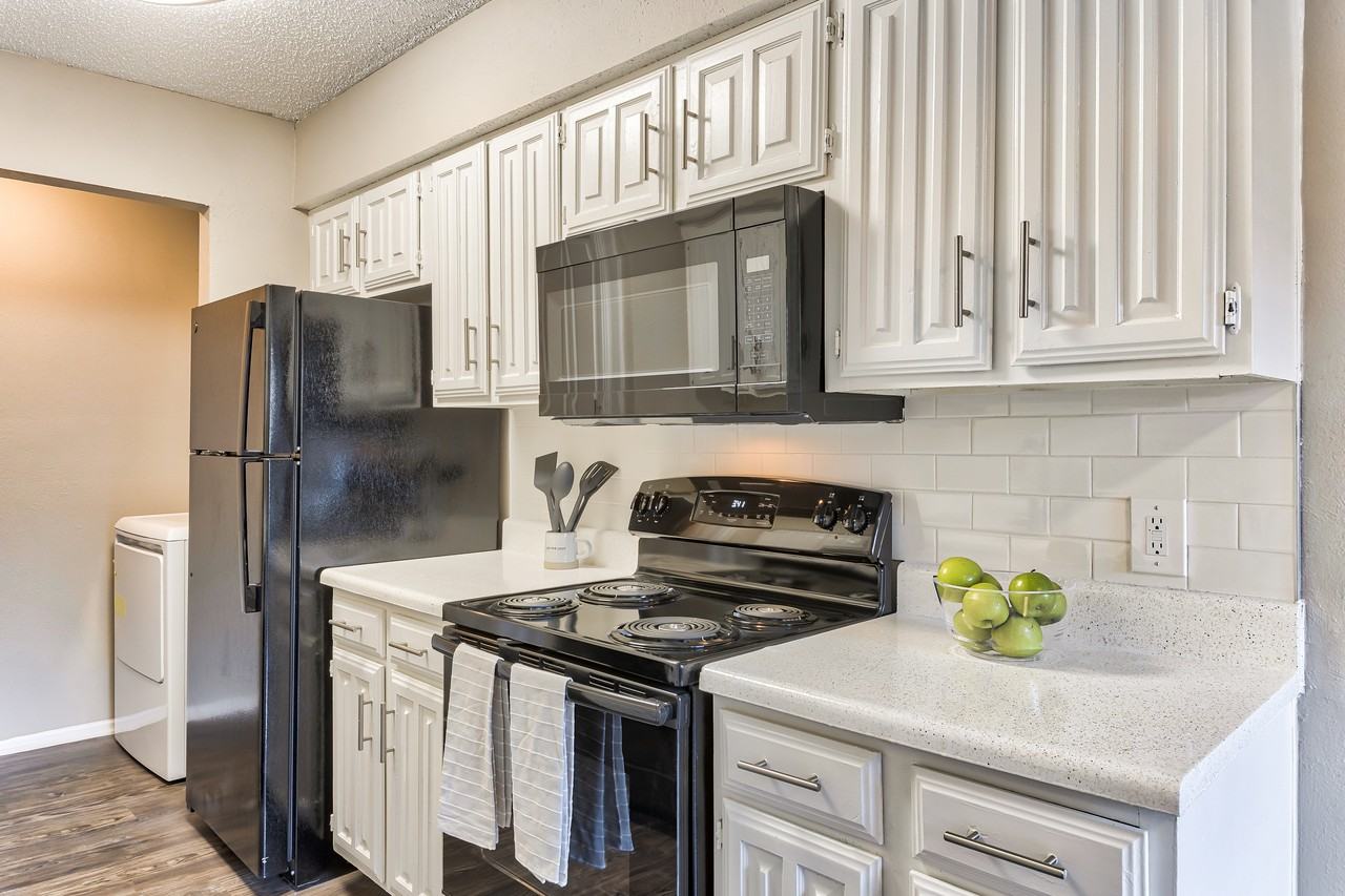 Spring Creek Apartments - Photo 2 of 18