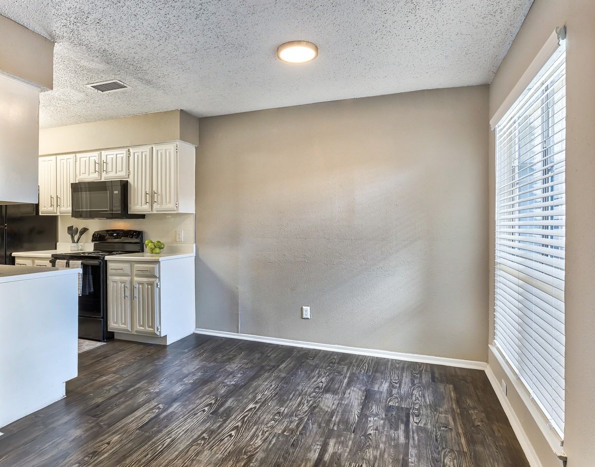 Spring Creek Apartments - Photo 4 of 18