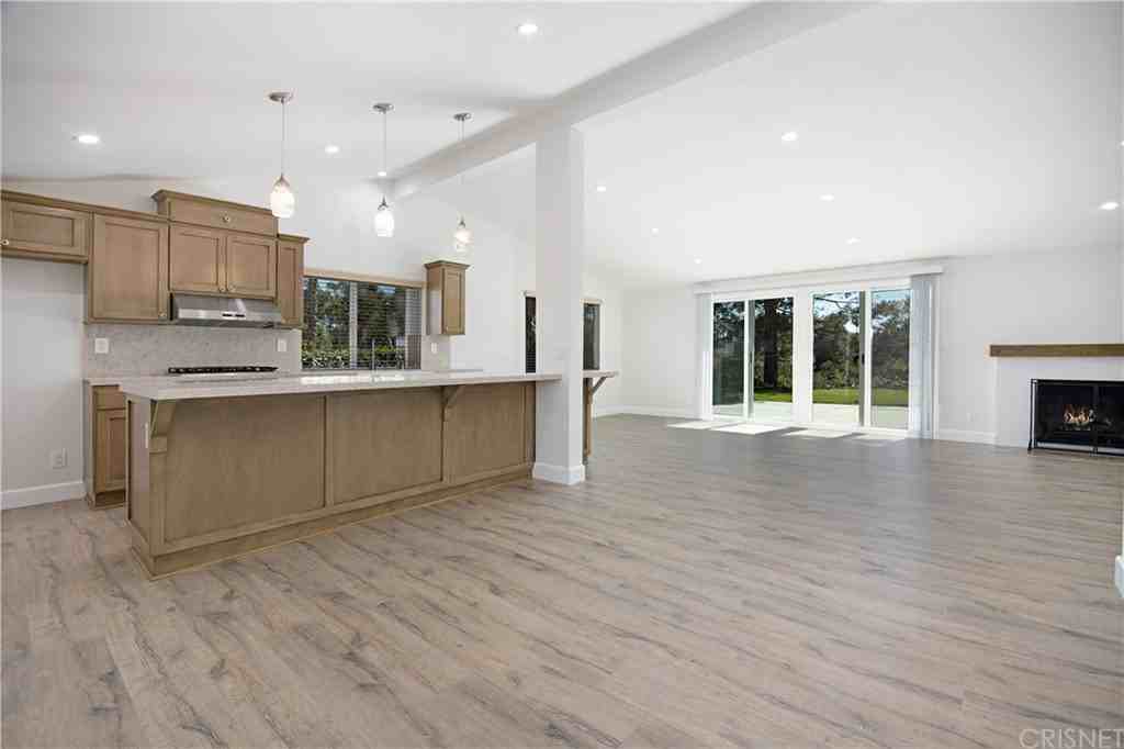 20524 Rhoda St - Photo 2 of 29