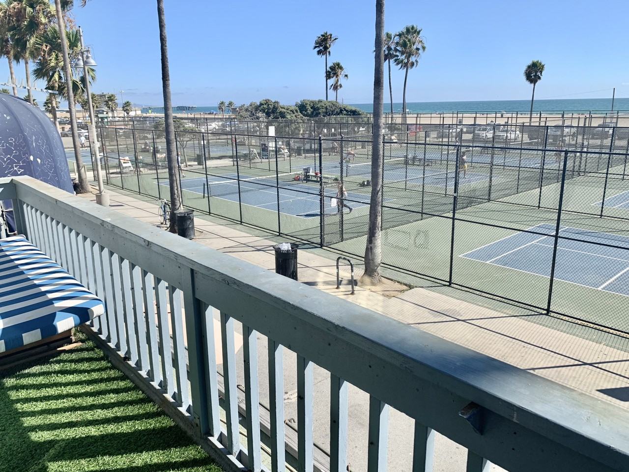 1901 Ocean Front Walk - Photo 3 of 8