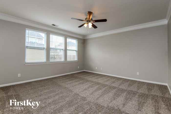 228 Oglethorpe Cir - Photo 3 of 15