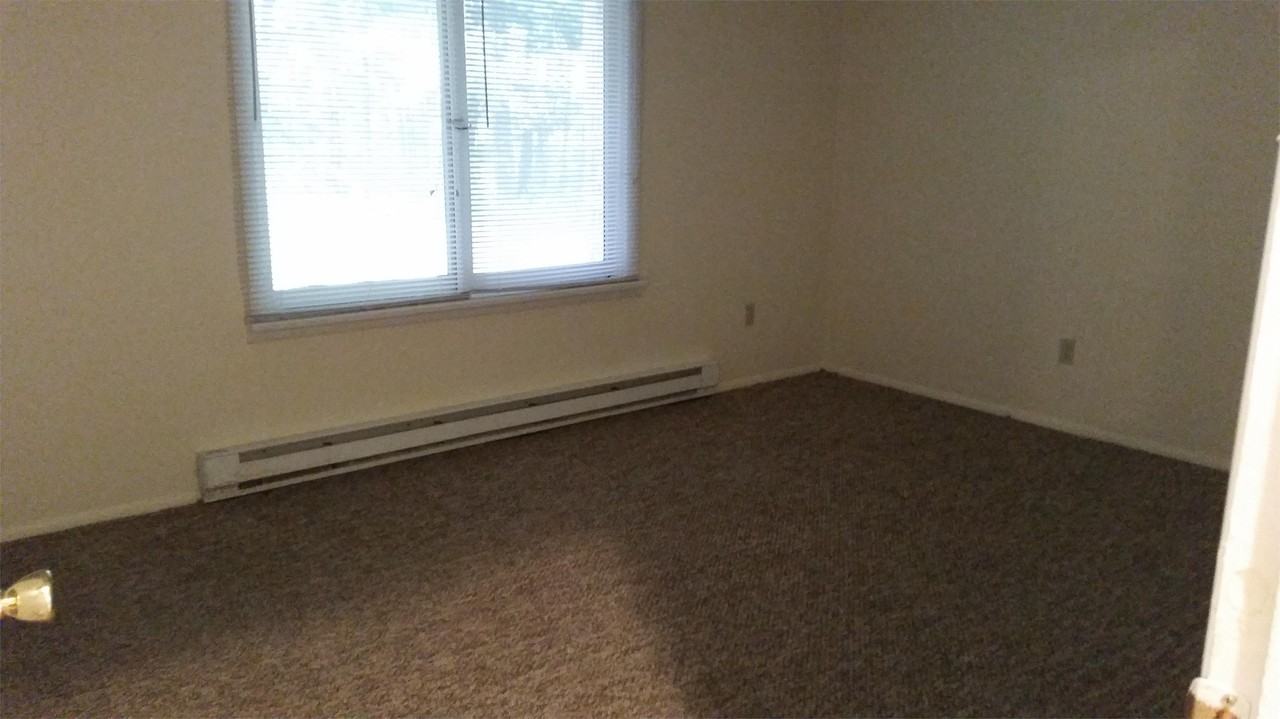 4 Skyline Dr #06 - Photo 2 of 5