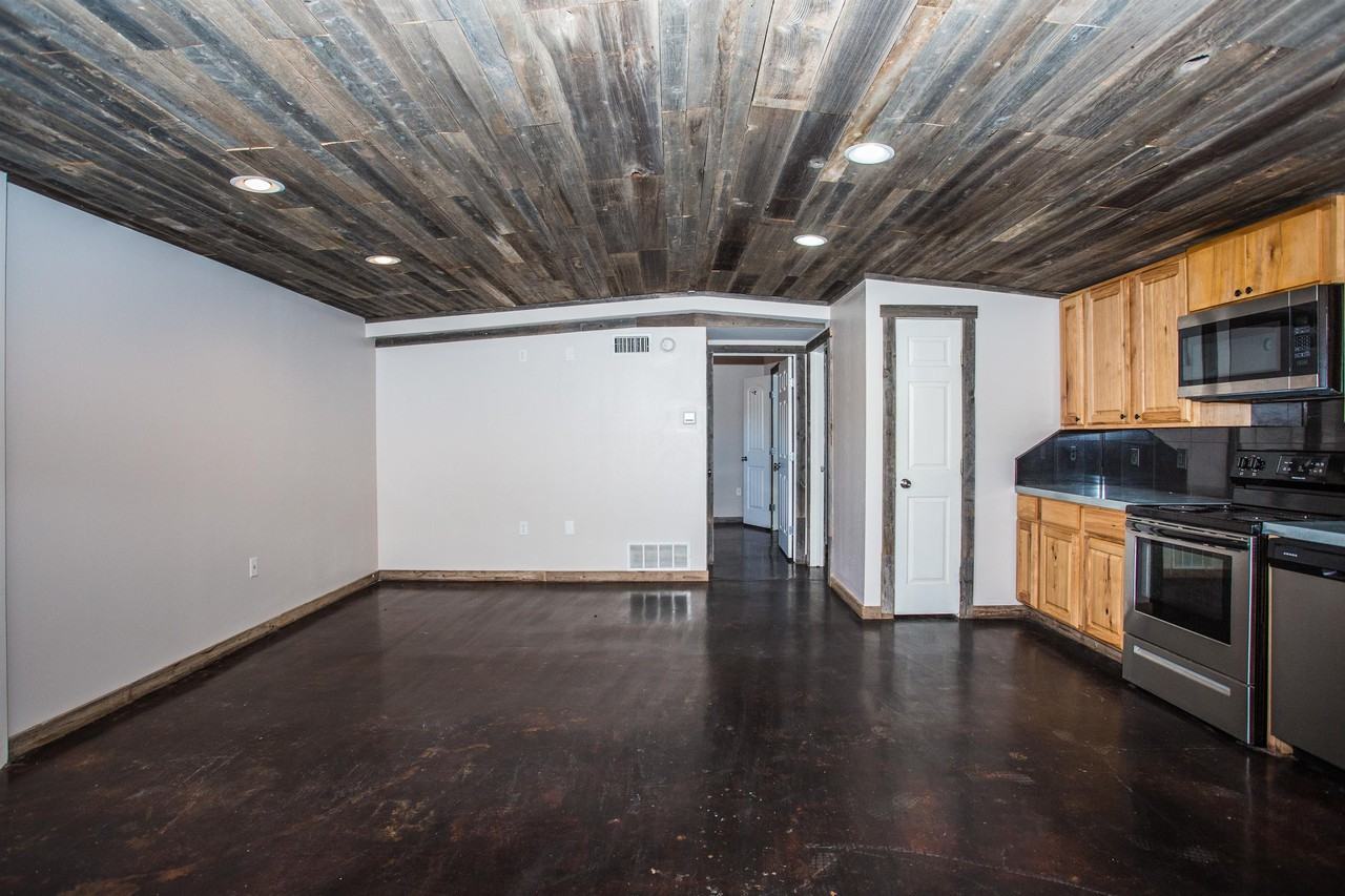 2102 40th St #2102 - Photo 3 of 16