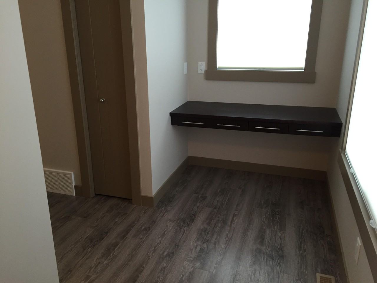 17621 10 Avenue Southwest - Photo 2 of 10