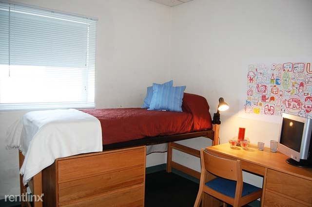 390 Metacom Ave - Photo 2 of 8