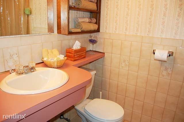 390 Metacom Ave - Photo 3 of 8