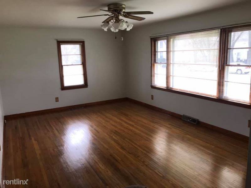 337 Blaine St - Photo 3 of 15