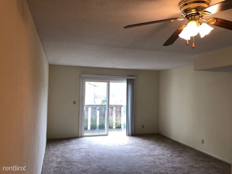 2017 Nw Hickory Ln - Photo 2 of 13