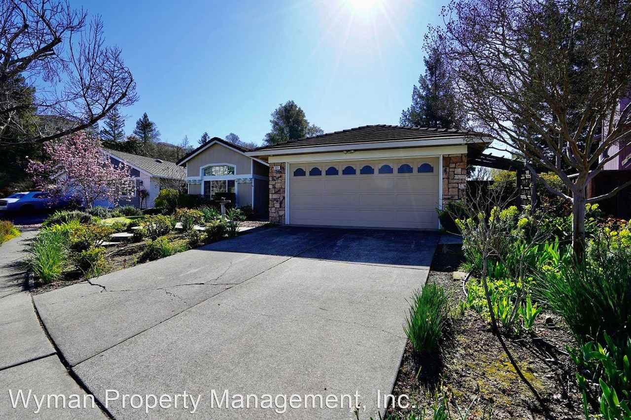 3321 Brittany Cir - Photo 2 of 33